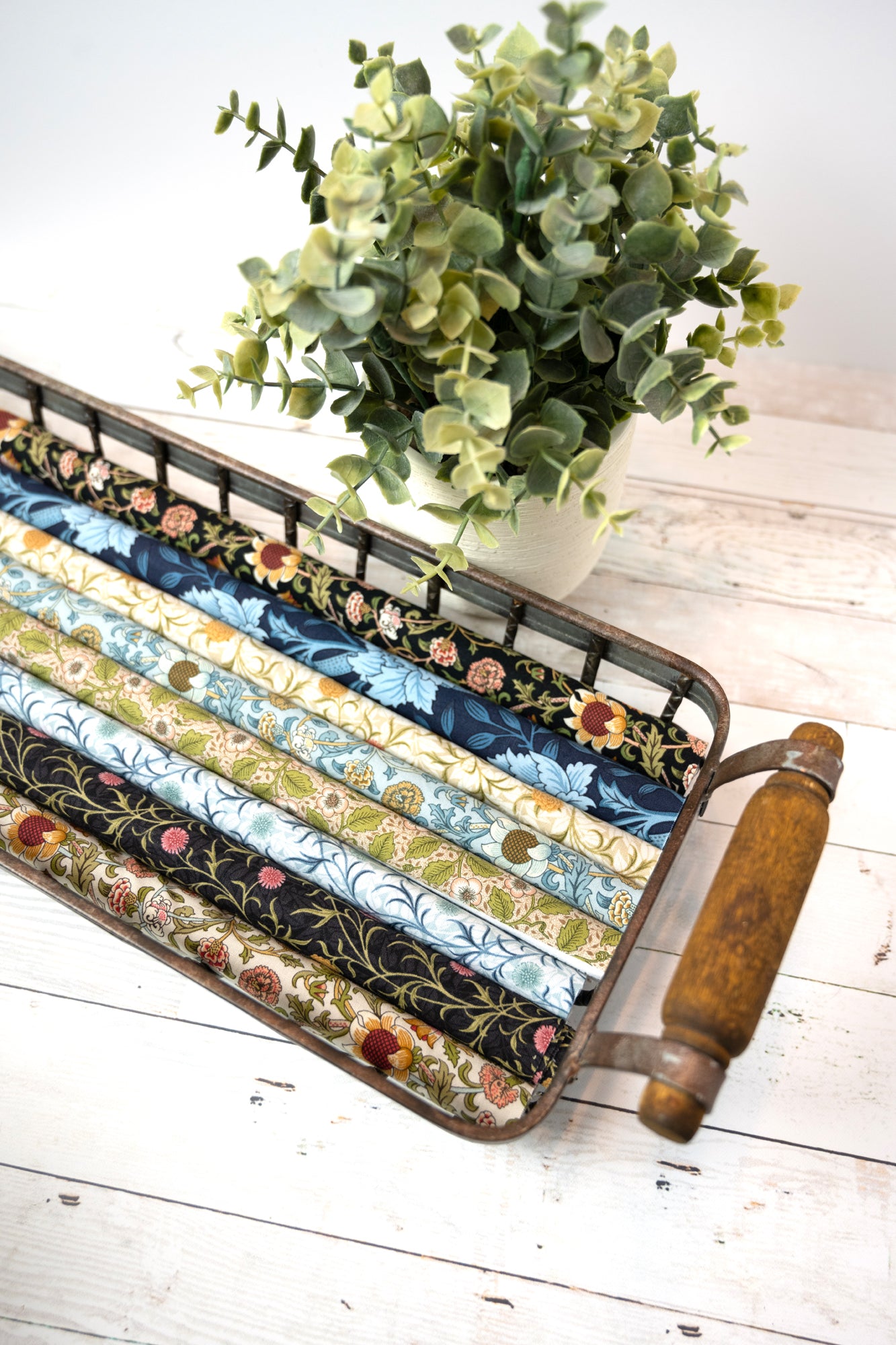Morris Manor Layer Cake (42 pcs) by Barbara Brackman for Moda