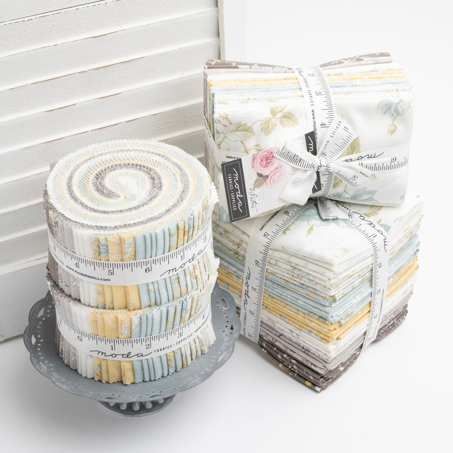 Honeybloom Jelly Roll (40 pcs) by 3 Sisters for Moda