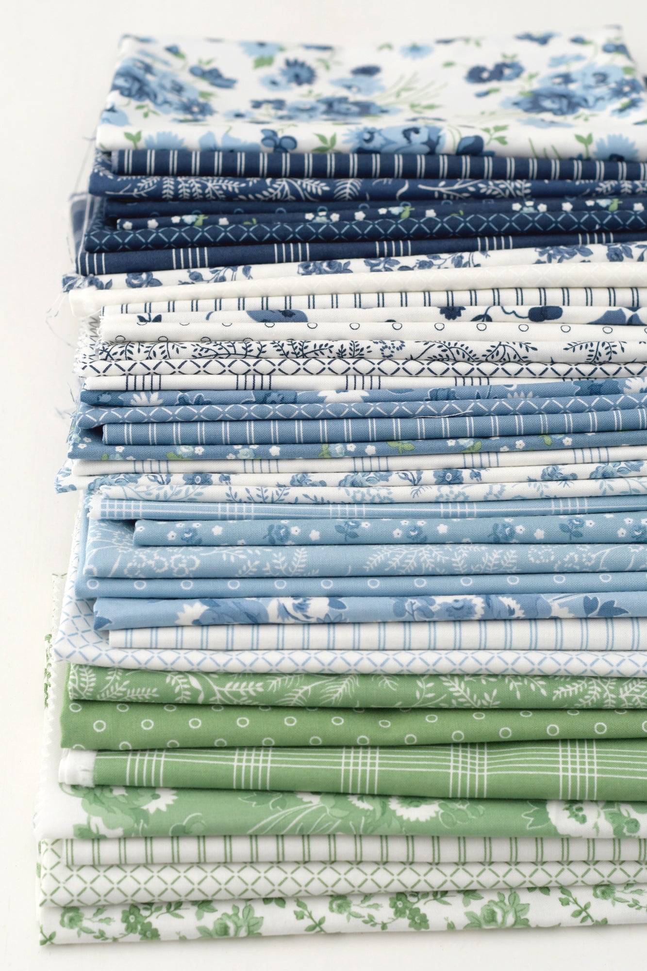 Nantucket Summer Jelly Roll (40 pcs) by Camille Roskelley for Moda