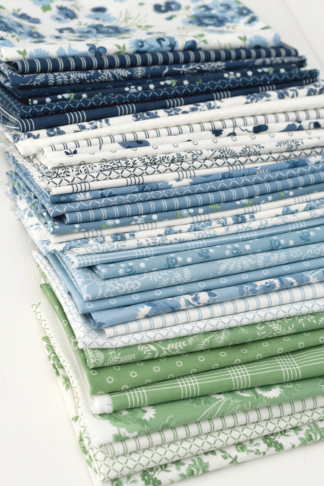 Nantucket Summer Jelly Roll (40 pcs) by Camille Roskelley for Moda